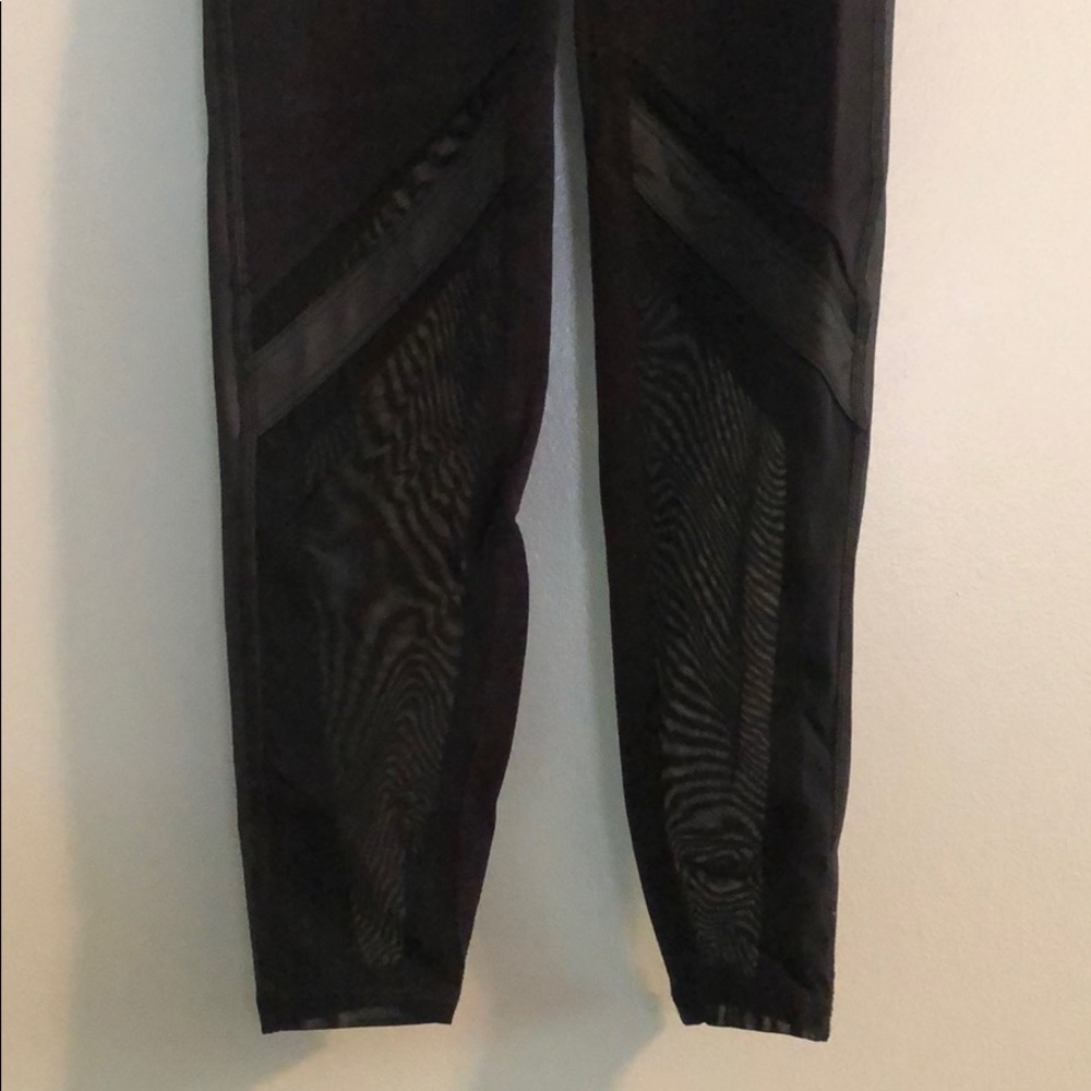 SOLD Alo Yoga Epic Legging